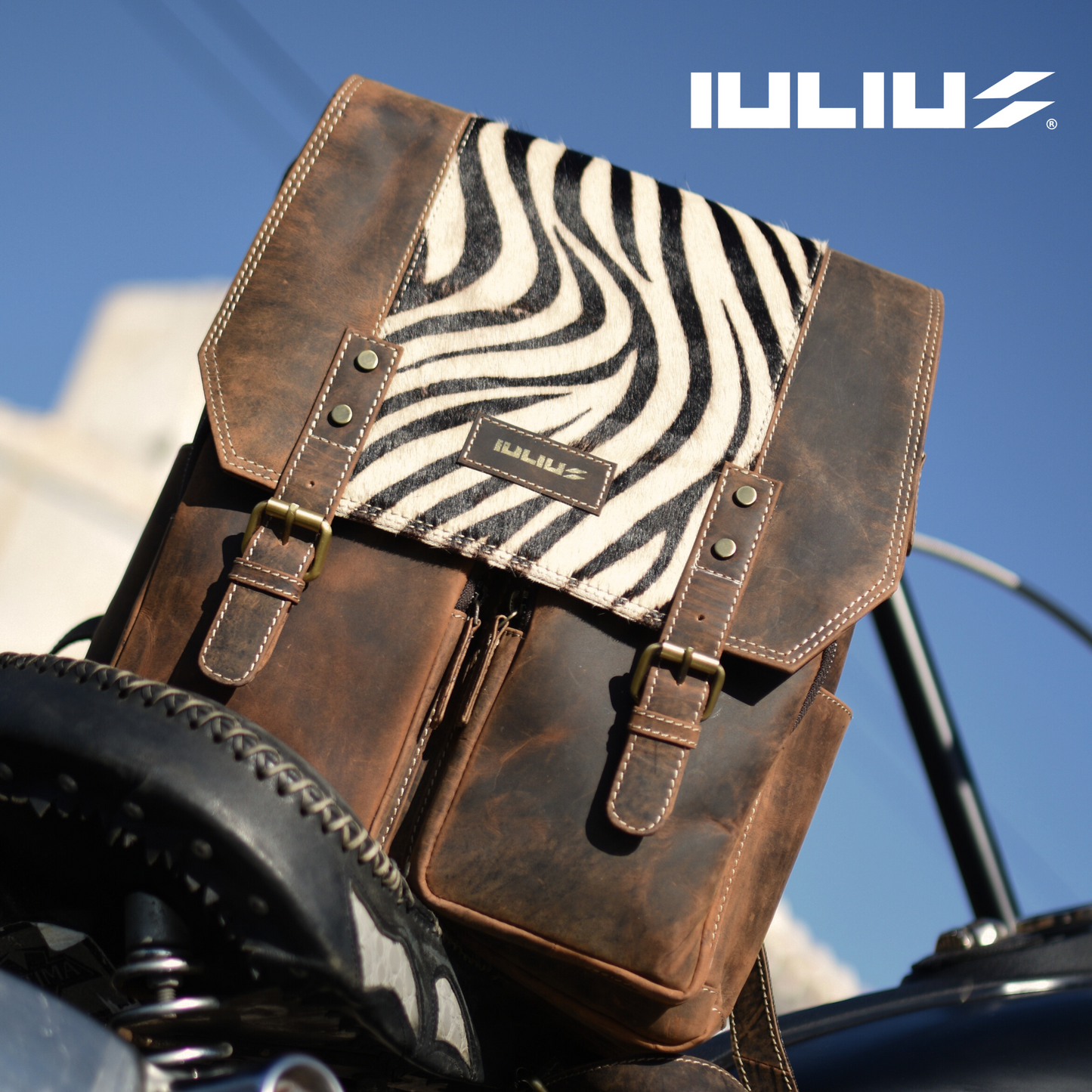 Marca IULIUS – Wild & Perfect – mochila de cuero con estilo natural y elegante