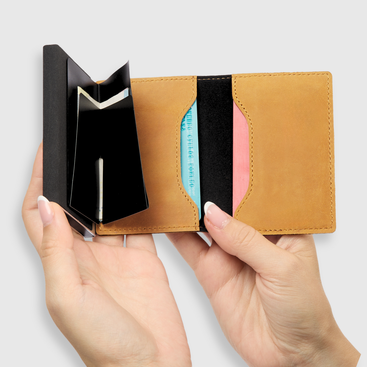 Tarjetero Minimalista de Cuero Auténtico Color Ocre con Sistema Pop-Up