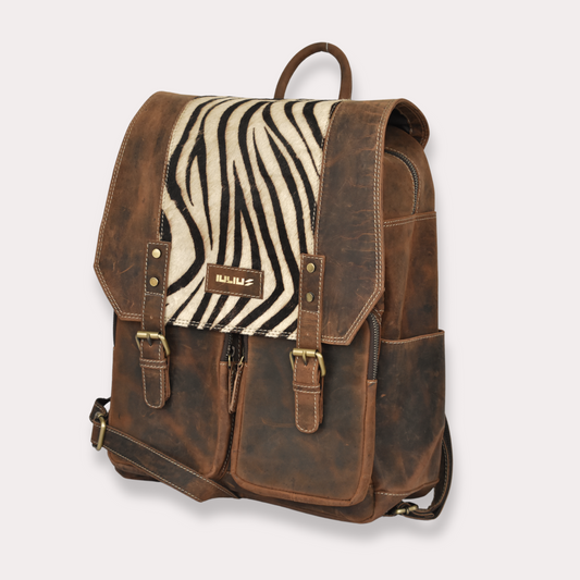 Mochila de Cuero IULIUS con Solapa Animal Print – Compatible con Portátiles 15,6” | Estilo Salvaje y Elegante